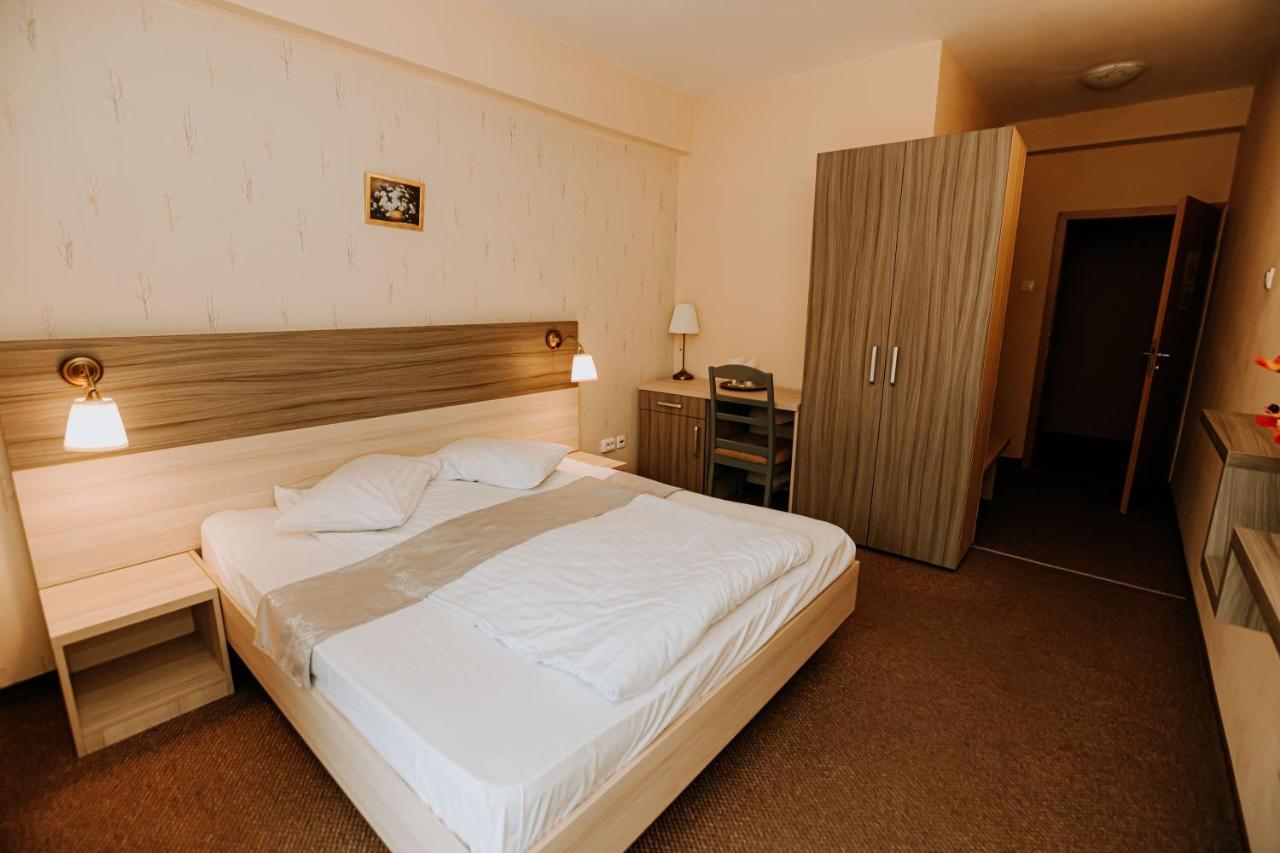 Guest House Lacul Linistit Moneasa Ngoại thất bức ảnh