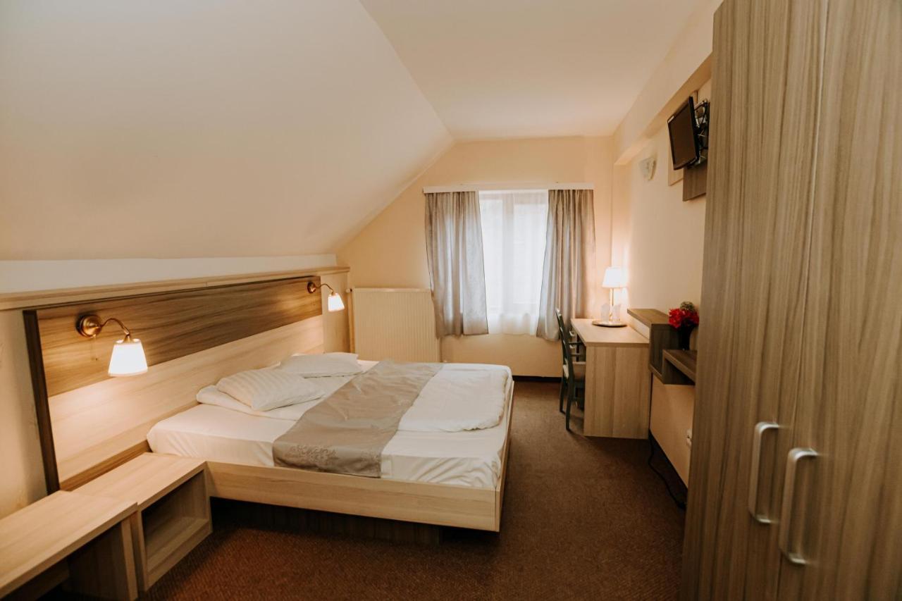 Guest House Lacul Linistit Moneasa Ngoại thất bức ảnh