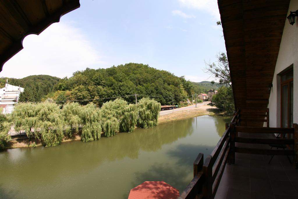Guest House Lacul Linistit Moneasa Phòng bức ảnh