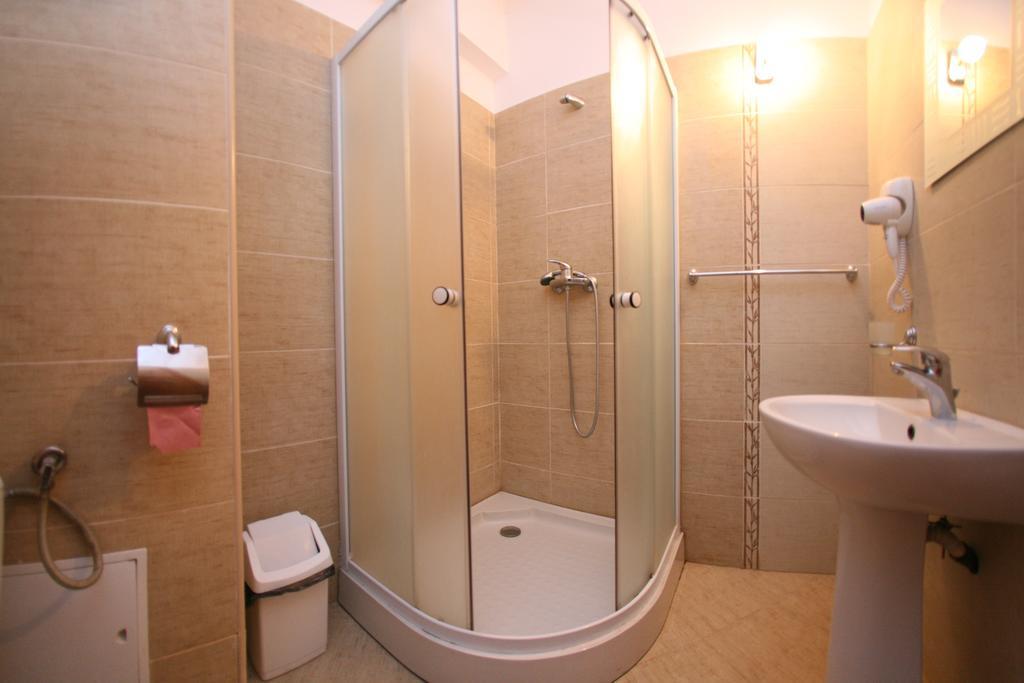 Guest House Lacul Linistit Moneasa Phòng bức ảnh